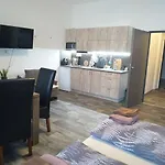Nezarka A Privatni Wellness インドルジフーフ・フラデツ