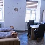 Nezarka A Privatni Wellness * インドルジフーフ・フラデツ